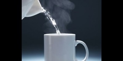 Uống nước ấm: Hành động nhỏ  tác dụng lớn